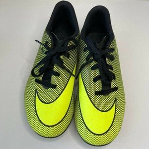 Nike Unisex Cleats Size 4.5Y Sports Neon Yellow and Black